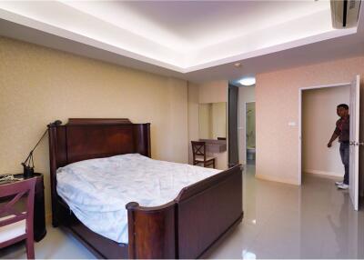 Live in Style: Spacious 2 Bedroom Apartment with Balcony Steps Away from BTS Phromphong - 920071001-10949