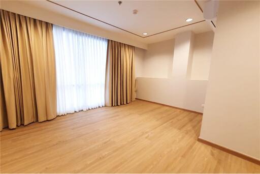 "Luxury 4-Bed Condo in Prime Central Bangkok Location"