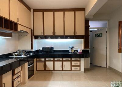 Live in Style: Luxurious 2-Bedroom Apartment in Soi Nailert, Steps Away from BTS Ploenchit - 920071001-10948