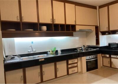Live in Style: Luxurious 2-Bedroom Apartment in Soi Nailert, Steps Away from BTS Ploenchit - 920071001-10948