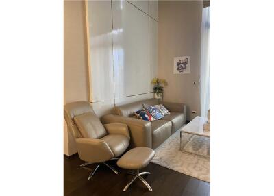 Luxurious 2-Bedroom Duplex Condo for Rent at The XXXIX in Soi Sukhumvit 39 - 920071001-10922