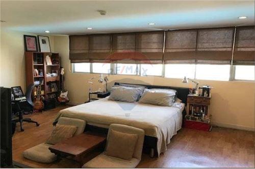 Spacious and Luxurious 4-Bedroom Unit in Ekkamai