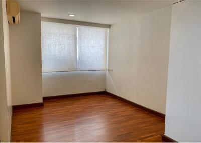Newly Renovated 2-Bed Condo on High Floor at Newton Tower Condominium, Steps from BTS Nana! - 920071001-10903