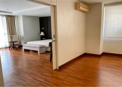 Newly Renovated 2-Bed Condo on High Floor at Newton Tower Condominium, Steps from BTS Nana! - 920071001-10903