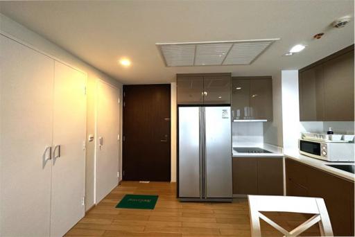 A fully furnished unit condominium at Siri at Sukhumvit is located on Sukhumvit Road between Soi