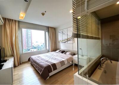 A fully furnished unit condominium at Siri at Sukhumvit is located on Sukhumvit Road between Soi