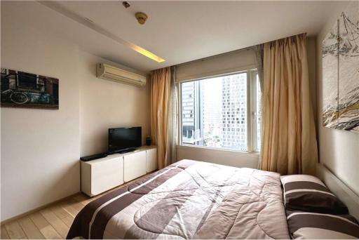 A fully furnished unit condominium at Siri at Sukhumvit is located on Sukhumvit Road between Soi