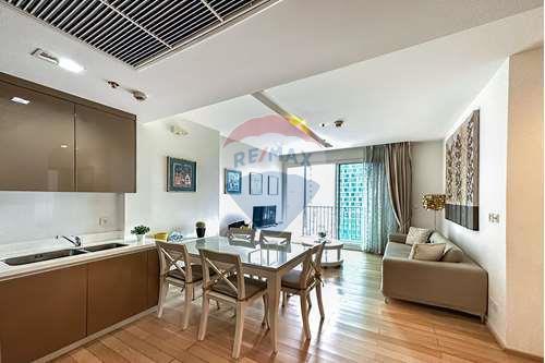 A fully furnished unit condominium at Siri at Sukhumvit is located on Sukhumvit Road between Soi