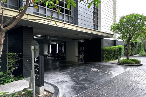 "Luxurious 2-Bed Condo in Bangkok