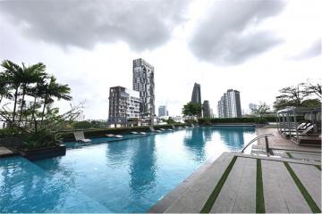 A fully furnished unit condominium at Siri at Sukhumvit is located on Sukhumvit Road between Soi