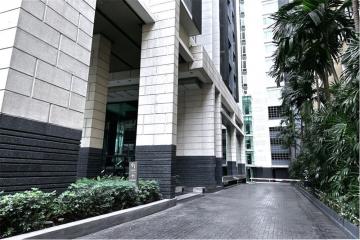 A fully furnished unit condominium at Siri at Sukhumvit is located on Sukhumvit Road between Soi