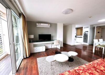 A fully furnished unit condominium at 49 Plus is located on Sukhumvit 49 about 12 minutes from BTS Thong Lor.