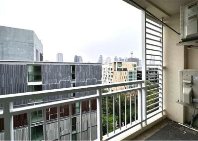 A fully furnished unit condominium at 49 Plus is located on Sukhumvit 49 about 12 minutes from BTS Thong Lor.