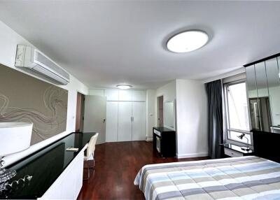 "Spacious 3BR Condo for Rent in Prime Sukhumvit"