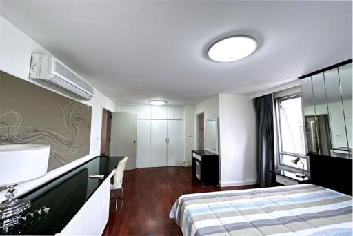 A fully furnished unit condominium at 49 Plus is located on Sukhumvit 49 about 12 minutes from BTS Thong Lor.