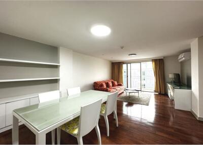 A fully furnished unit condominium at 49 Plus is located on Sukhumvit 49 about 12 minutes from BTS Thong Lor.