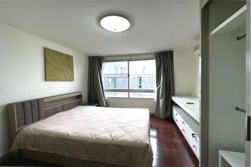 A fully furnished unit condominium at 49 Plus is located on Sukhumvit 49 about 12 minutes from BTS Thong Lor.