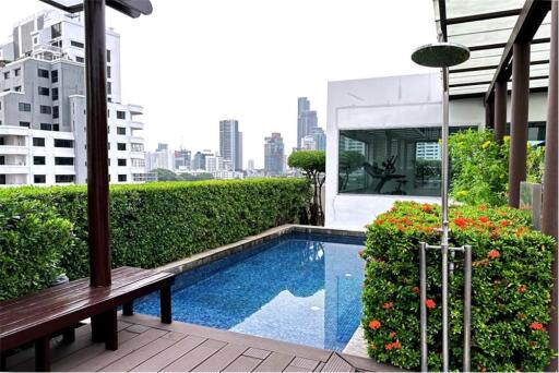 A fully furnished unit condominium at 49 Plus is located on Sukhumvit 49 about 12 minutes from BTS Thong Lor.