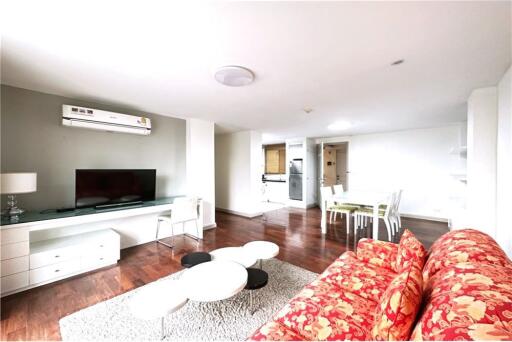 A fully furnished unit condominium at 49 Plus is located on Sukhumvit 49 about 12 minutes from BTS Thong Lor.