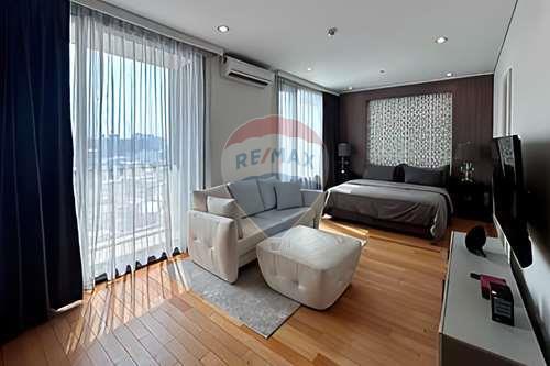 Score a Deal with a Fully Renovated 3-Bedroom Unit at Aguston Sukhumvit 22 for Only 22MB! - 920071001-10877