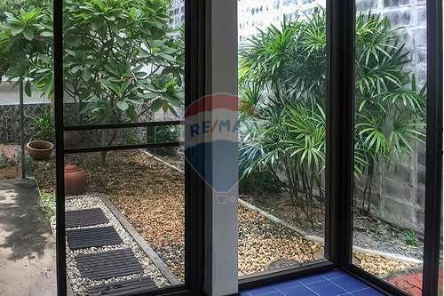 Spacious and Stylish 3+1 Bedroom House for Sale in Sathorn - Your Dream Home Awaits!