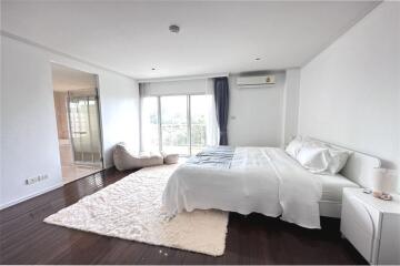 "Luxurious 3-Bed Condo in Khlong Toei - Reduced Price!"