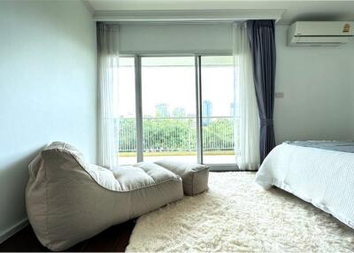 "Luxurious 3-Bed Condo in Khlong Toei - Reduced Price!"