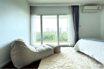 "Luxurious 3-Bed Condo in Khlong Toei - Reduced Price!"