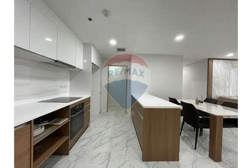 New renovated 2 bedrooms Sukhumvit 24 FOR RENT