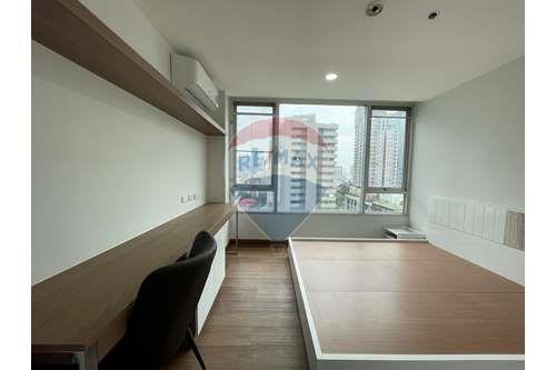 New renovated 2 bedrooms Sukhumvit 24 FOR RENT