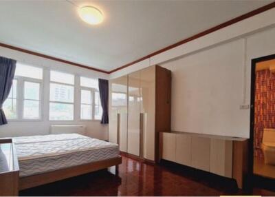 Charming 3-Bedroom Home for Rent in the Heart of Sukhumvit 26!