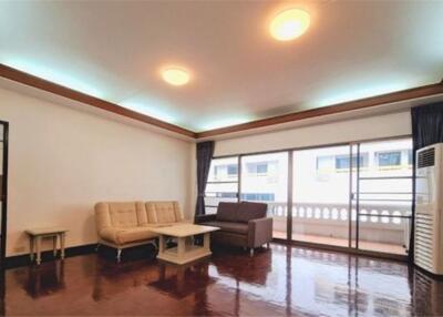 Charming 3-Bedroom Home for Rent in the Heart of Sukhumvit 26!