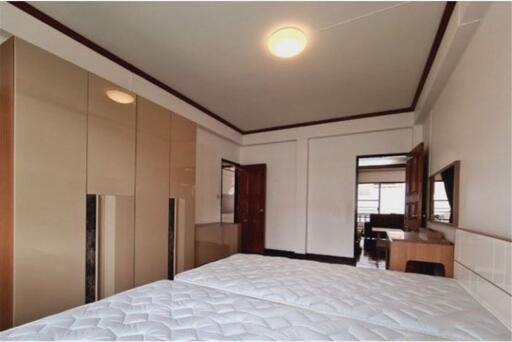 Charming 3-Bedroom Home for Rent in the Heart of Sukhumvit 26!