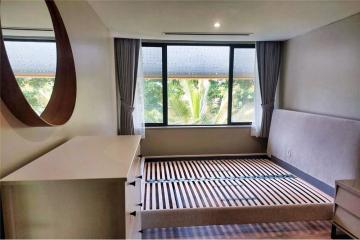 !! Promotion Price !! Modern big terrace 4 bedrooms in private apartment Sathon Soi 1