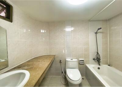 For rent spacious 3 bedrooms in Sukhumvit 39 - 920071001-10847