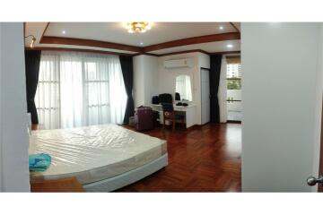 Pet friendly renovated 3 bedroom Sukhumvit 23 BTS Asoke