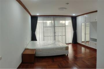 Pet friendly renovated 3 bedroom Sukhumvit 23 BTS Asoke