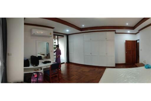 Pet friendly renovated 3 bedroom Sukhumvit 23 BTS Asoke