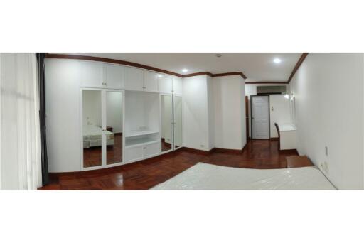 Pet friendly renovated 3 bedroom Sukhumvit 23 BTS Asoke