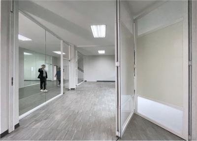 Spacious Home Office Haven: 1,000 sq.m. Building for Rent in Thonglor City Center with Ample Parking! - 920071058-203