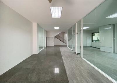 Spacious Home Office Haven: 1,000 sq.m. Building for Rent in Thonglor City Center with Ample Parking! - 920071058-203