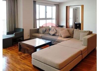 Spacious and Pet-Friendly: 4+1 Bedroom Apartment for Rent in Sukhumvit 23, BTS Asoke and MRT Sukhumvit! - 920071001-10869