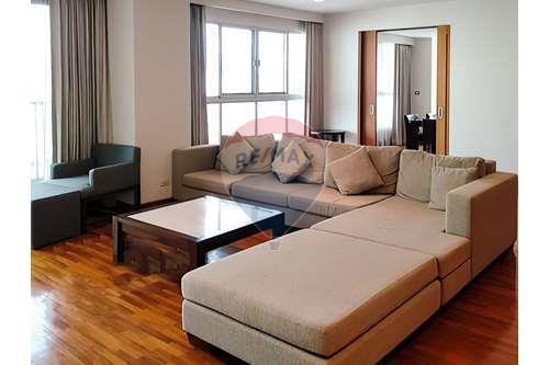 Spacious and Pet-Friendly: 4+1 Bedroom Apartment for Rent in Sukhumvit 23, BTS Asoke and MRT Sukhumvit! - 920071001-10869