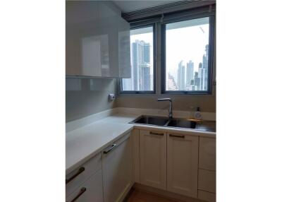 Spacious and Pet-Friendly: 4+1 Bedroom Apartment for Rent in Sukhumvit 23, BTS Asoke and MRT Sukhumvit!