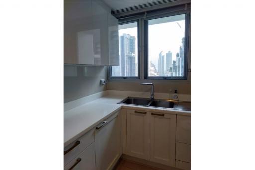 Spacious and Pet-Friendly: 4+1 Bedroom Apartment for Rent in Sukhumvit 23, BTS Asoke and MRT Sukhumvit!