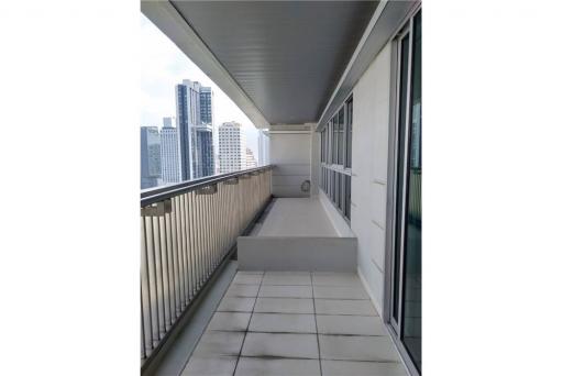 Spacious and Pet-Friendly: 4+1 Bedroom Apartment for Rent in Sukhumvit 23, BTS Asoke and MRT Sukhumvit!