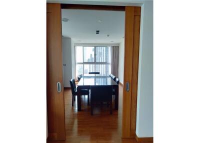 Spacious and Pet-Friendly: 4+1 Bedroom Apartment for Rent in Sukhumvit 23, BTS Asoke and MRT Sukhumvit!