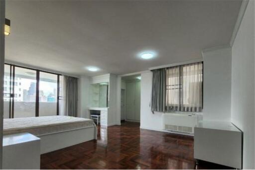 Pet-Friendly Paradise: Spacious 4-Bedroom Condo for Rent in Sukhumvit 24, BTS Phrom Phong! - 920071001-10816