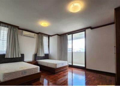 Pet-Friendly Paradise: Spacious 4-Bed Sukhumvit 24