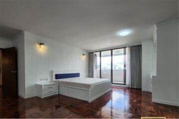 Pet-Friendly Paradise: Spacious 4-Bedroom Condo for Rent in Sukhumvit 24, BTS Phrom Phong!